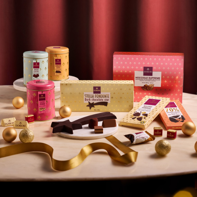 Domori presenta la Collezione di Natale 2025: un capolavoro di gusto e stile. Domori presenta la Collezione di Natale 2025: un capolavoro di gusto e stile.